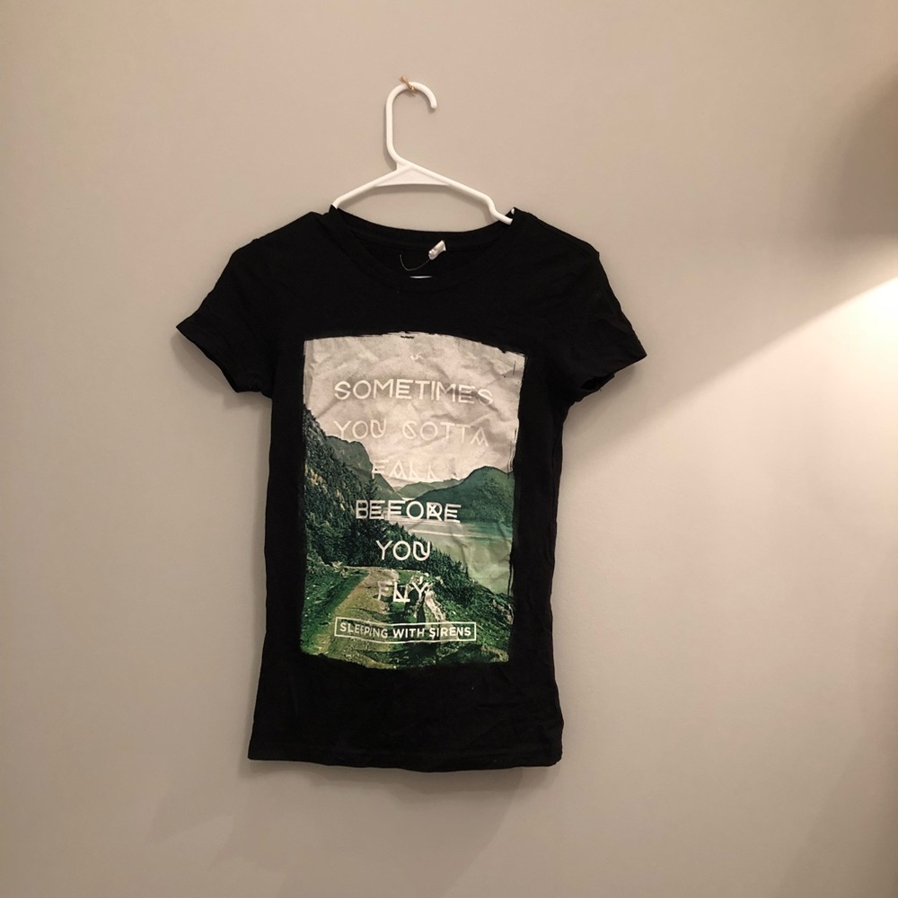 Black sleeping with sirens teeshirt